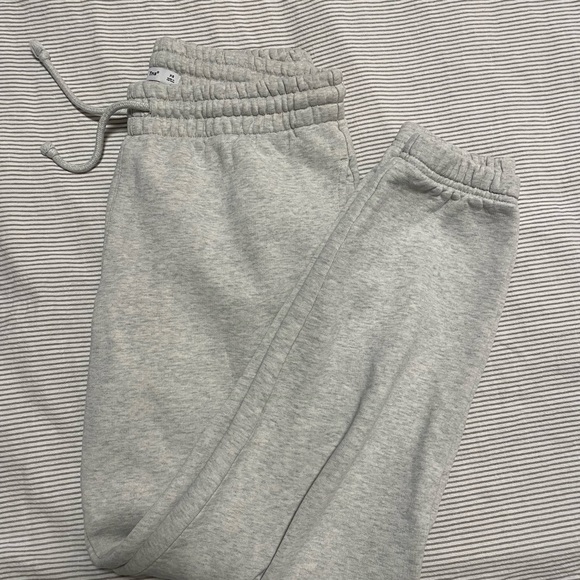 Aritzia TNA perfect boyfriend sweatpants - Picture 1 of 3